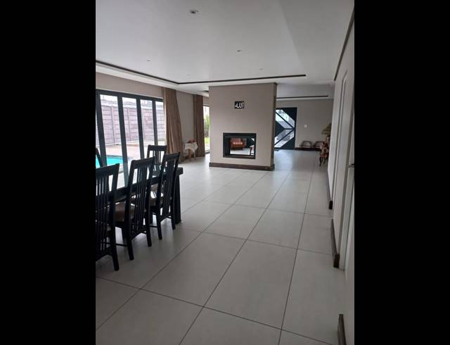 6 BEDROOM HOUSE FOR SALE IN ZEEKOEIVLEI